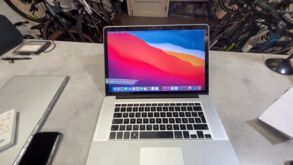 Macbook Pro (retina, 15", Ende 2013)  | Core intel core i7 | 16 GB Ram | 512 GB SSD. Zyklen 1147  | Zustand: In Ordnung