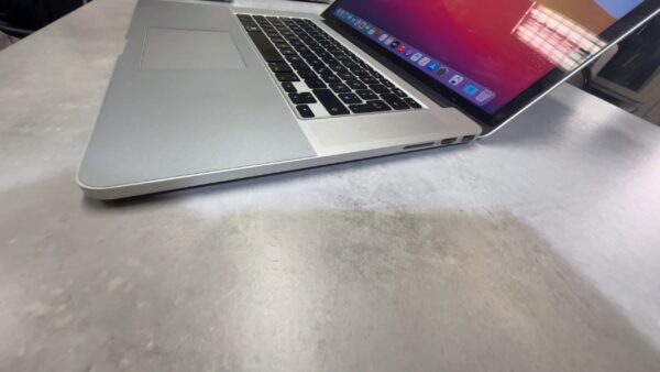 Macbook Pro (retina, 15", Ende 2013)  | Core intel core i7 | 16 GB Ram | 512 GB SSD. Zyklen 1147  | Zustand: In Ordnung – Bild 4