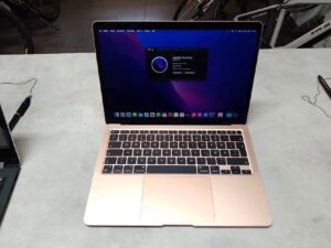 Macbook Air M1 2020 13 Zoll  | 8GB RAM |  256GB SSD |  Ladezyklen :19 | Zustand: Wie Neu