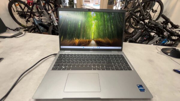 Dell Latitude 5540  | I5-1335u 16GB RAM | 512GB SSD   (mit  Bios Pass !) Zerkratzt  | Zustand: In Ordnung – Bild 2