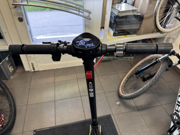 Sharp e-scooter em-ks3aeu-b | mit Ladegerät . – Bild 2