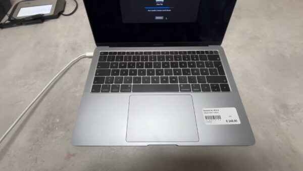 Macbook Air  2018 I5  | i5 | 8GB RAM  | 128GB  | Zyklen :305 | Zustand: Gut – Bild 3