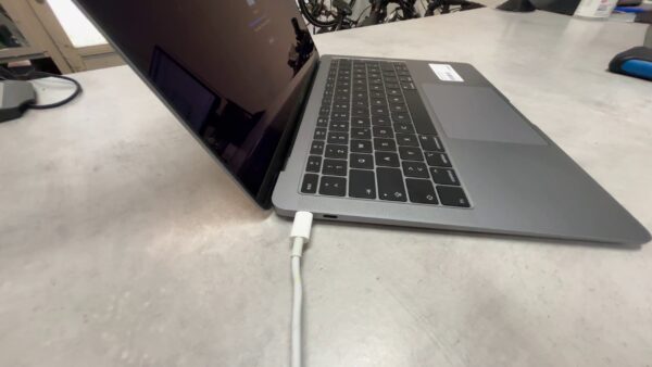 Macbook Air  2018 I5  | i5 | 8GB RAM  | 128GB  | Zyklen :305 | Zustand: Gut – Bild 5