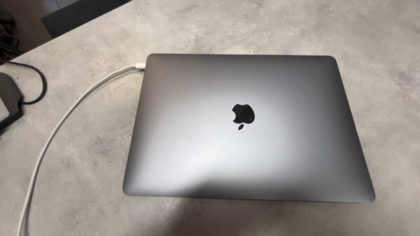 Macbook Air  2018 I5  | i5 | 8GB RAM  | 128GB  | Zyklen :305 | Zustand: Gut – Bild 6