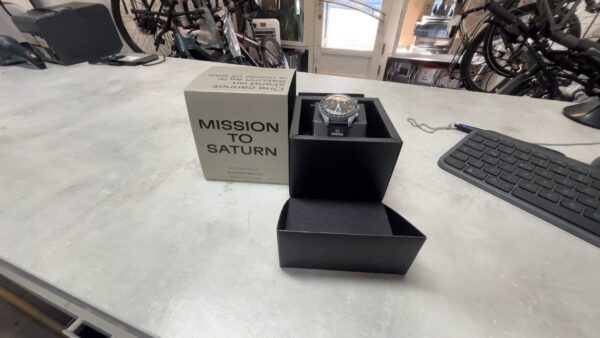 Omega Swatch Mission To Saturn | mit Originalverpackung | Rechnung hat  leichte kratzer | Zustand: Gut – Bild 2