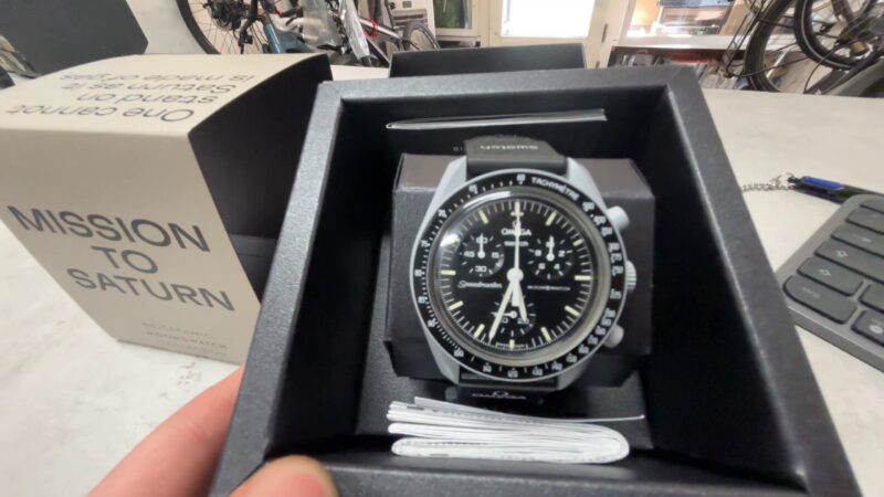 Omega Swatch Mission To Saturn | mit Originalverpackung | Rechnung hat  leichte kratzer | Zustand: Gut – Bild 3