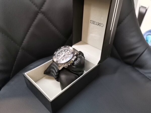 Seiko V715-0AD0 Uhr | mit Originalverpackung (Band Muss Tauschen) | Zustand: Sehr Gut – Bild 3