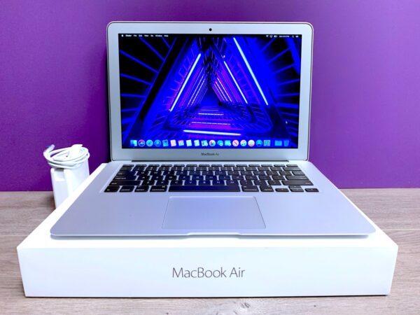 Macbook Air (13-inch, Early 2015 ) Core i5 | 8.0 ram 128 GB SSD 8 ladezyklen  | Zustand: Sehr Gut