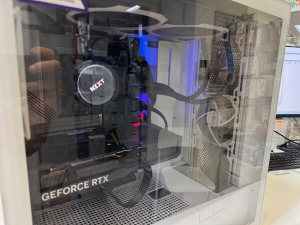 NZXT Gaming Pc   | Core i7-12700K  |  32GB Ram  |  Geforce RTX 4070 12GB  |  1TB M2 SSD  |  NZXT Wasserkühlung  |  Windows 11 Pro  | Zustand: Gut