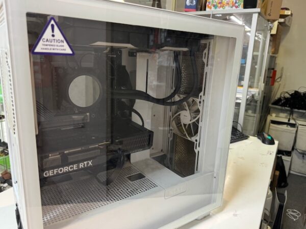 NZXT Gaming Pc   | Core i7-12700K  |  32GB Ram  |  Geforce RTX 4070 12GB  |  1TB M2 SSD  |  NZXT Wasserkühlung  |  Windows 11 Pro  | Zustand: Gut – Bild 3