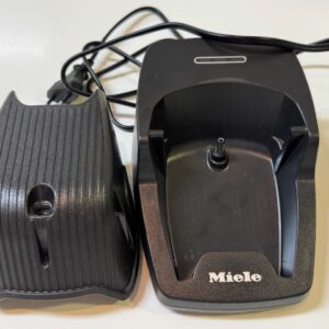 Miele Ladegerät mit Li-Ion Akku für Triflex HX2 Pro | Noch mit 2 Bürstenwalze | Zustand: Sehr Gut