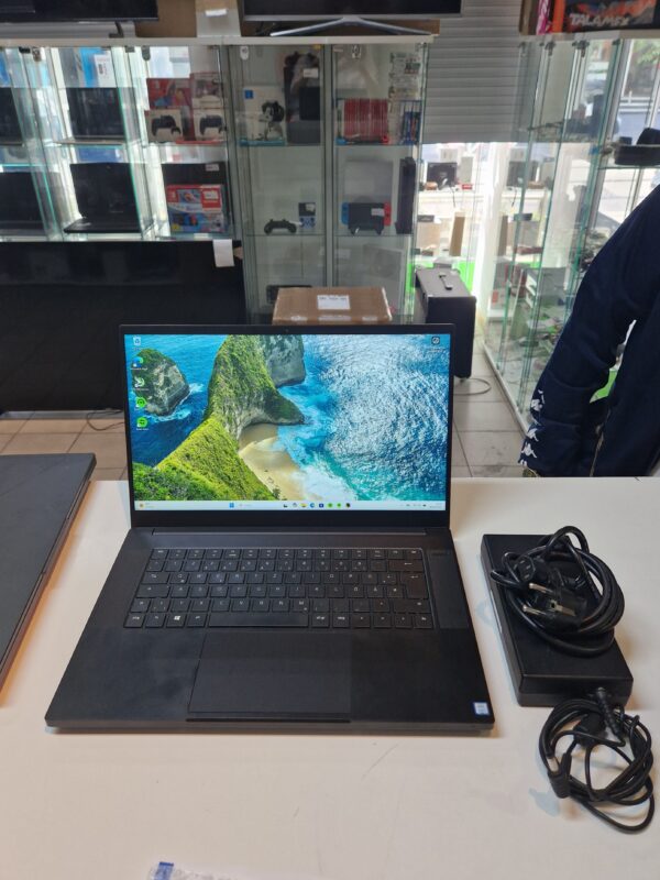 Razer Blade 15 R709 Gaming Notebook  | Core i7-8750H  |  2TB HDD + 256Gb SSD  |  32GB Ram  |  Geforce GTX 1060 6GB  |  Windows 11  |  nachgebaute Netzteil  | Zustand: In Ordnung – Bild 2