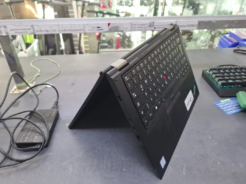 Lenovo ThinkPad Yoga 370 Touch | Intel Core i5-7300U 2.60GHz | Intel(R) HD Graphics 620 | 16.00GB RAM | 256GB SSD | Win 10 | DE | Zustand: Sehr Gut – Bild 4