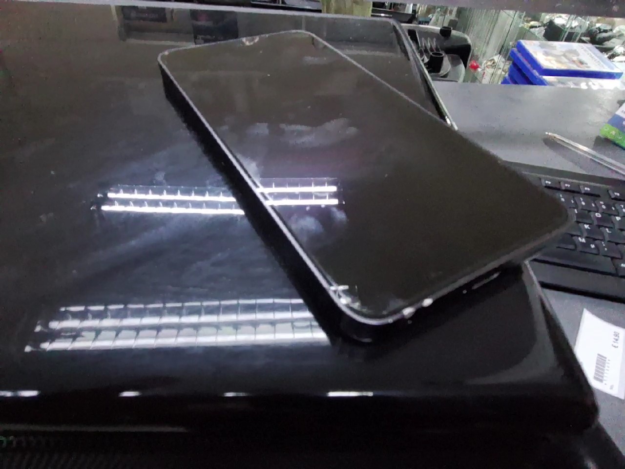 Samsung Galaxy S24 128GB | gebrauchsspuren( sieh Foto) Garantzie bis 01-02-2026 | SimLock: Frei | Zustand: Gut | Farbe: grau – Bild 3