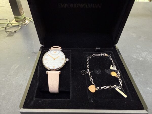 Emporio Armani Women Ar8039 Box Set |  Leather Analog Watch Bracelet Earrings | ite Dial | Pink Band | Zustand: Sehr Gut