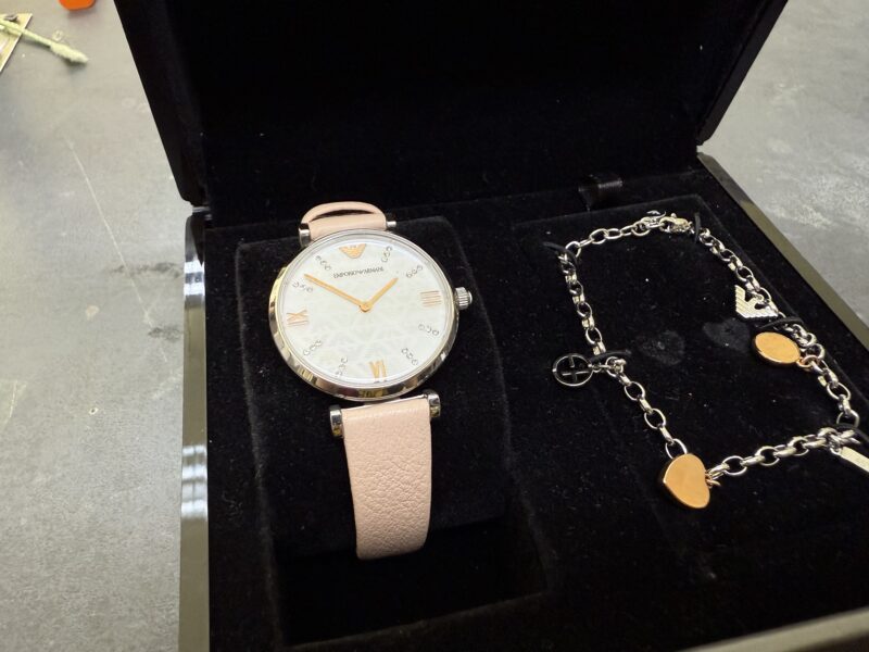 Emporio Armani Women Ar8039 Box Set |  Leather Analog Watch Bracelet Earrings | ite Dial | Pink Band | Zustand: Sehr Gut – Bild 2
