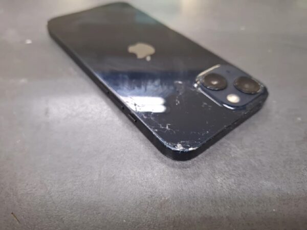 iPhone 13 128GB | hinten ist gebrohen  | SimLock: Frei | Zustand: In Ordnung | Farbe: Mitternacht | Akku: 90% – Bild 6