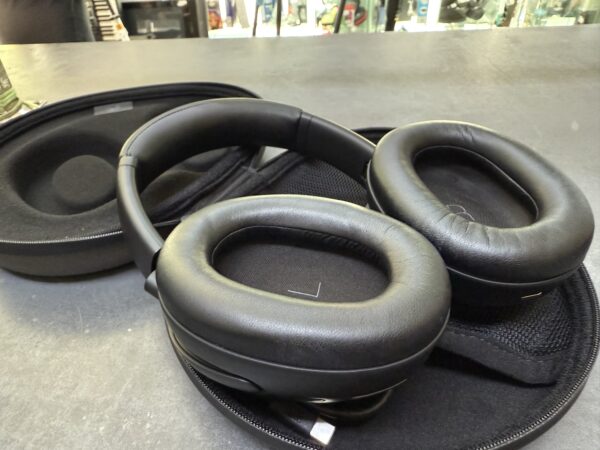 JBL Tour One M3 Over-Ear-Kopfhörer,Black | HÜLLE GRAU. | Zustand: Sehr Gut – Bild 3