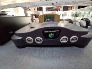 Nintendo 64+ Zelda Majoras Mask Pal | 3 Controller+ Zubehör als Geschenk | Zustand: Gut | Farbe: schwarz