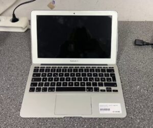 Apple Macbook 2013 A1465 | core i5 1 |3Ghz |  4GB RAM |  128GB |  200 Zyklen | Zustand: Gut
