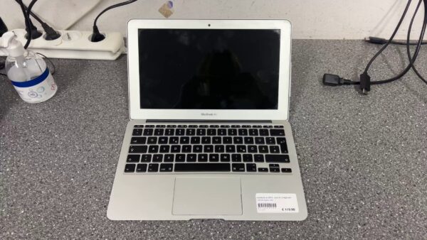 Apple Macbook 2013 A1465 | core i5 1 |3Ghz |  4GB RAM |  128GB |  200 Zyklen | Zustand: Gut