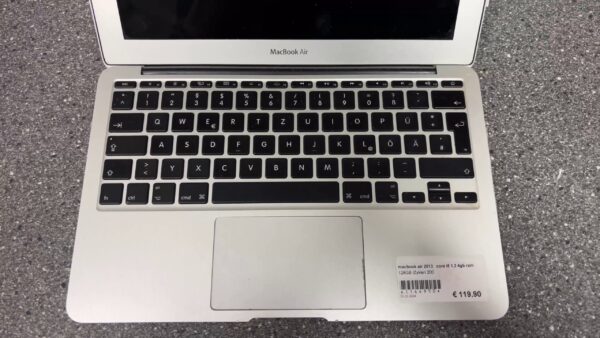 Apple Macbook 2013 A1465 | core i5 1 |3Ghz |  4GB RAM |  128GB |  200 Zyklen | Zustand: Gut – Bild 2