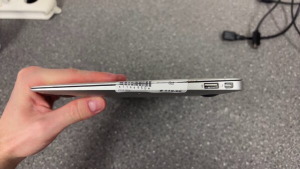 Apple Macbook 2013 A1465 | core i5 1 |3Ghz |  4GB RAM |  128GB |  200 Zyklen | Zustand: Gut – Bild 6