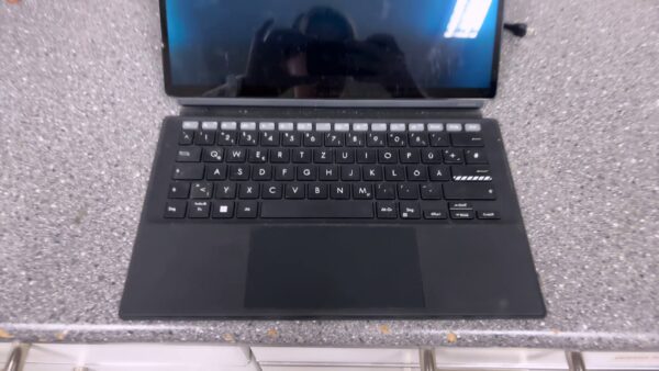 Asus Vivobook T3300K | Pentium Silver N6000 |  4GB RAM |  Windows 10 Home |  T3300K Soft Keyboard | Zustand: Sehr Gut – Bild 3