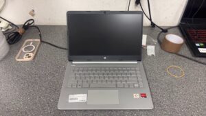 Hp ATHLON | ATHLON Gold 3150U  | 8GB RAM  | 256 SSD |  Windows 10 |  Ladegerät  | Zustand: Sehr Gut