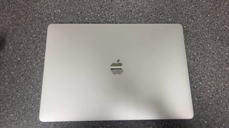 Apple Macbook Pro (2017) | i7 2 |9GHz |  16GB RAM |  512Gb SSD |  Linker Lautsprecher Defekt |  Akku schwach |  Ohne Betriebsystem | Zustand: Schlecht – Bild 4