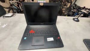 Asus Strix GL502V | i7-6700hq |  16 GB RAM |  256GB SSD |  GTX 1060 |  Ladegerät |  Akku Defekt | Zustand: Gut