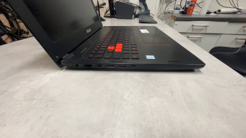 Asus Strix GL502V | i7-6700hq |  16 GB RAM |  256GB SSD |  GTX 1060 |  Ladegerät |  Akku Defekt | Zustand: Gut – Bild 2