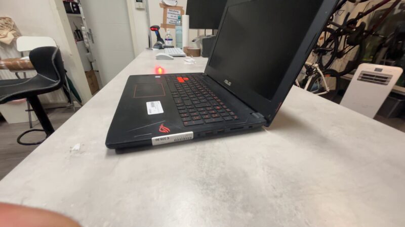 Asus Strix GL502V | i7-6700hq |  16 GB RAM |  256GB SSD |  GTX 1060 |  Ladegerät |  Akku Defekt | Zustand: Gut – Bild 3