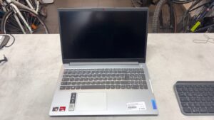 Lenovo IdeaPad 1 15AMN7 | Ryzen 3 7320u |  8GB RAM |  512 GB SSD |  Windows 10 |  Ladegerät | Zustand: Gut