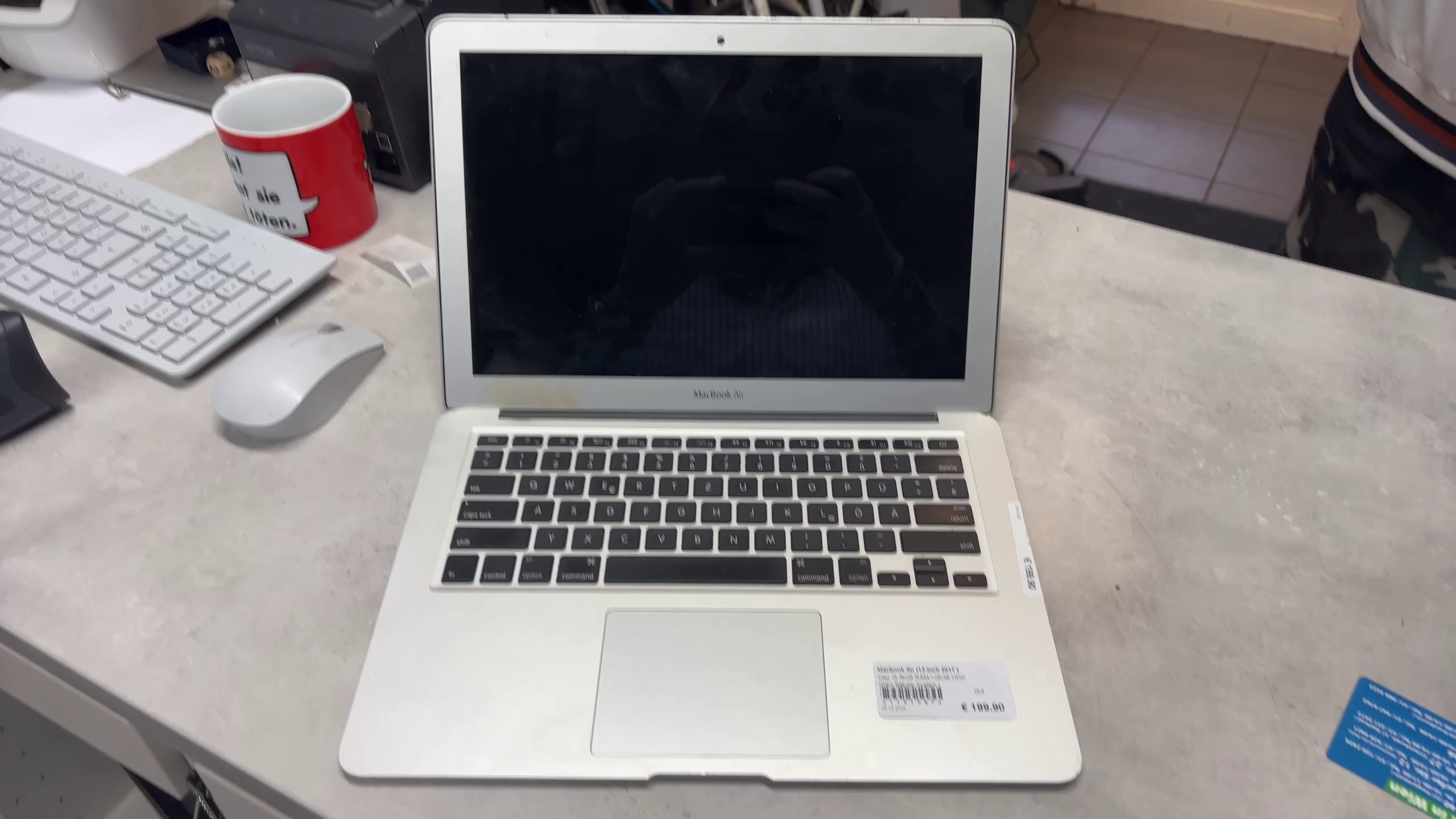 Macbook Air (13-inch 2017 ) | i5 1.8GHz | 8GB RAM | 128GB HDD | kein Betriebsystem | Zustand: Gut