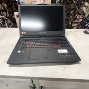 Predator 17 i7-6700HQ  16GB RAM  |  256GB SSD +1TB HDD GTX 970M 3GB  Funktioniert nicht ohne ladegerät mit Ladegerät  | Zustand: Gut