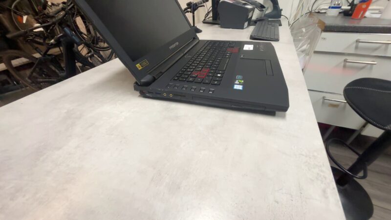 Predator 17 i7-6700HQ  16GB RAM  |  256GB SSD +1TB HDD GTX 970M 3GB  Funktioniert nicht ohne ladegerät mit Ladegerät  | Zustand: Gut – Bild 2