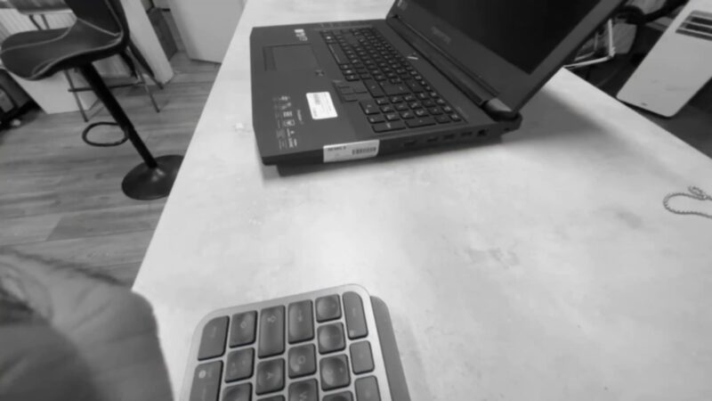 Predator 17 i7-6700HQ  16GB RAM  |  256GB SSD +1TB HDD GTX 970M 3GB  Funktioniert nicht ohne ladegerät mit Ladegerät  | Zustand: Gut – Bild 3