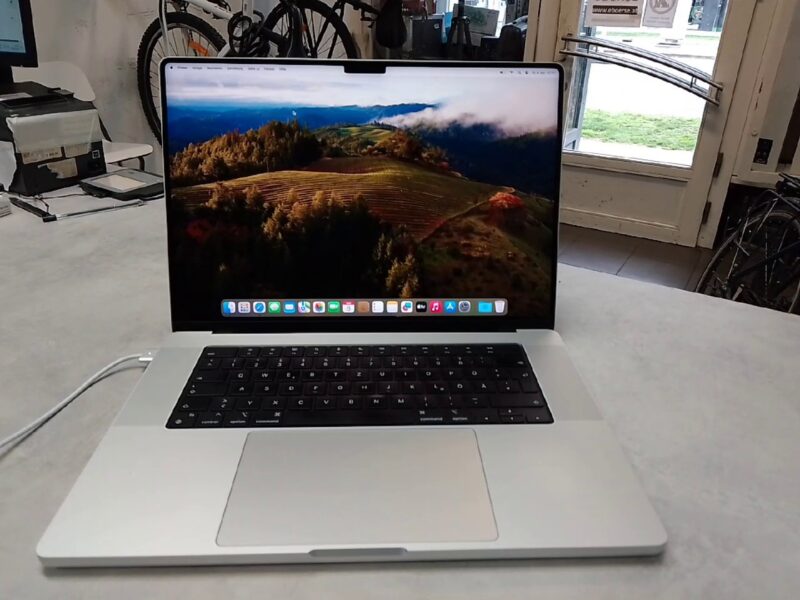 Apple Macbook Pro 16 Zoll M1 Max | MacBook Pro m1 max 16 zoll | 2021
Speicher 32GB 
1TB Festplatte 
Zyklenazahl:150
mit Originalverpackung. Ladegerät | Zustand: Gut