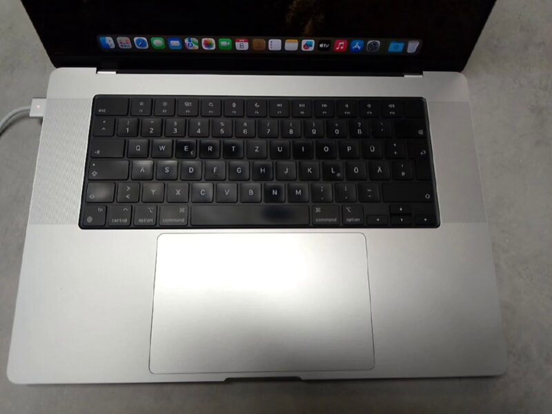 Apple Macbook Pro 16 Zoll M1 Max | MacBook Pro m1 max 16 zoll | 2021
Speicher 32GB 
1TB Festplatte 
Zyklenazahl:150
mit Originalverpackung. Ladegerät | Zustand: Gut – Bild 2