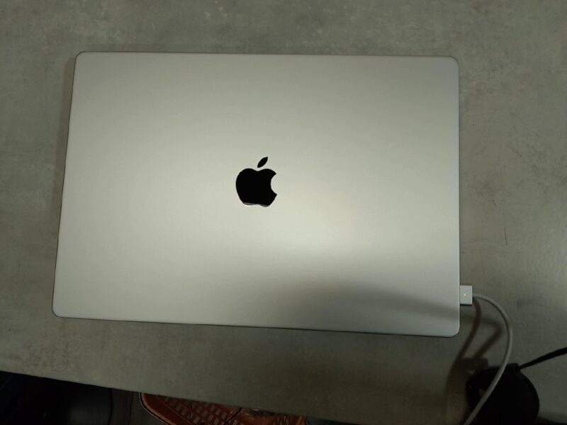 Apple Macbook Pro 16 Zoll M1 Max | MacBook Pro m1 max 16 zoll | 2021
Speicher 32GB 
1TB Festplatte 
Zyklenazahl:150
mit Originalverpackung. Ladegerät | Zustand: Gut – Bild 3