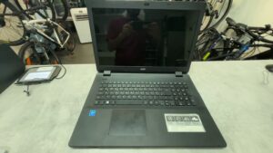Acer Aspire ES17 | Celeron Quad Core N3150 |  4GB RAM 512GB HDD  | Zustand: Gut