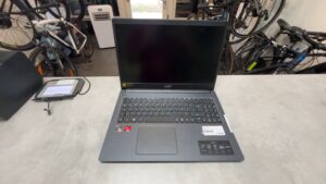 Acer Aspire 3  | Ryzen 3 3250U |  8GB RAM |  256GB SSD |  Ladegerät |  Windows 10 | Zustand: Sehr Gut