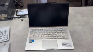 Asus Zenbook 14 | i5-8260U |  8GB RAM |  512 GB SSD |  Windows 10 |  Ladegerät | Zustand: Sehr Gut