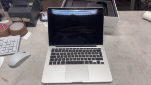 Macbook Pro A1502 2015  | i5 2 |9Ghz |  8GB RAM |  512GB SSD |  Ladegerät |  mit Originalverpackung | Zustand: Sehr Gut