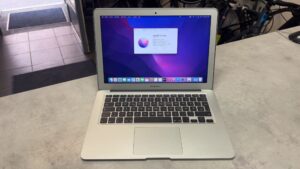 MacBook Air 13   , 2017 i5  | +Ladegerät | intel i5  | 8GB RAM | 256GB SSD
zyklen: 462  | Zustand: Gut