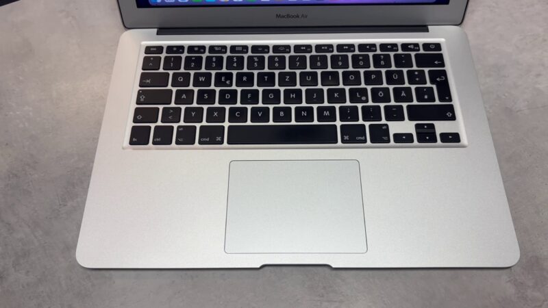 MacBook Air 13   , 2017 i5  | +Ladegerät | intel i5  | 8GB RAM | 256GB SSD
zyklen: 462  | Zustand: Gut – Bild 2