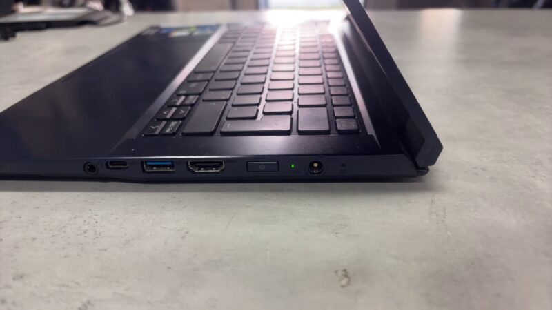 Captiva Nv40mk Laptop  | Das Display gehäuse ist auf der seite aufgerissen !!i5-1135g7 |  16GB RAM |  1TB SSD |  RTX 3050Ti |  Ladegerät | Zustand: Sehr Gut – Bild 5