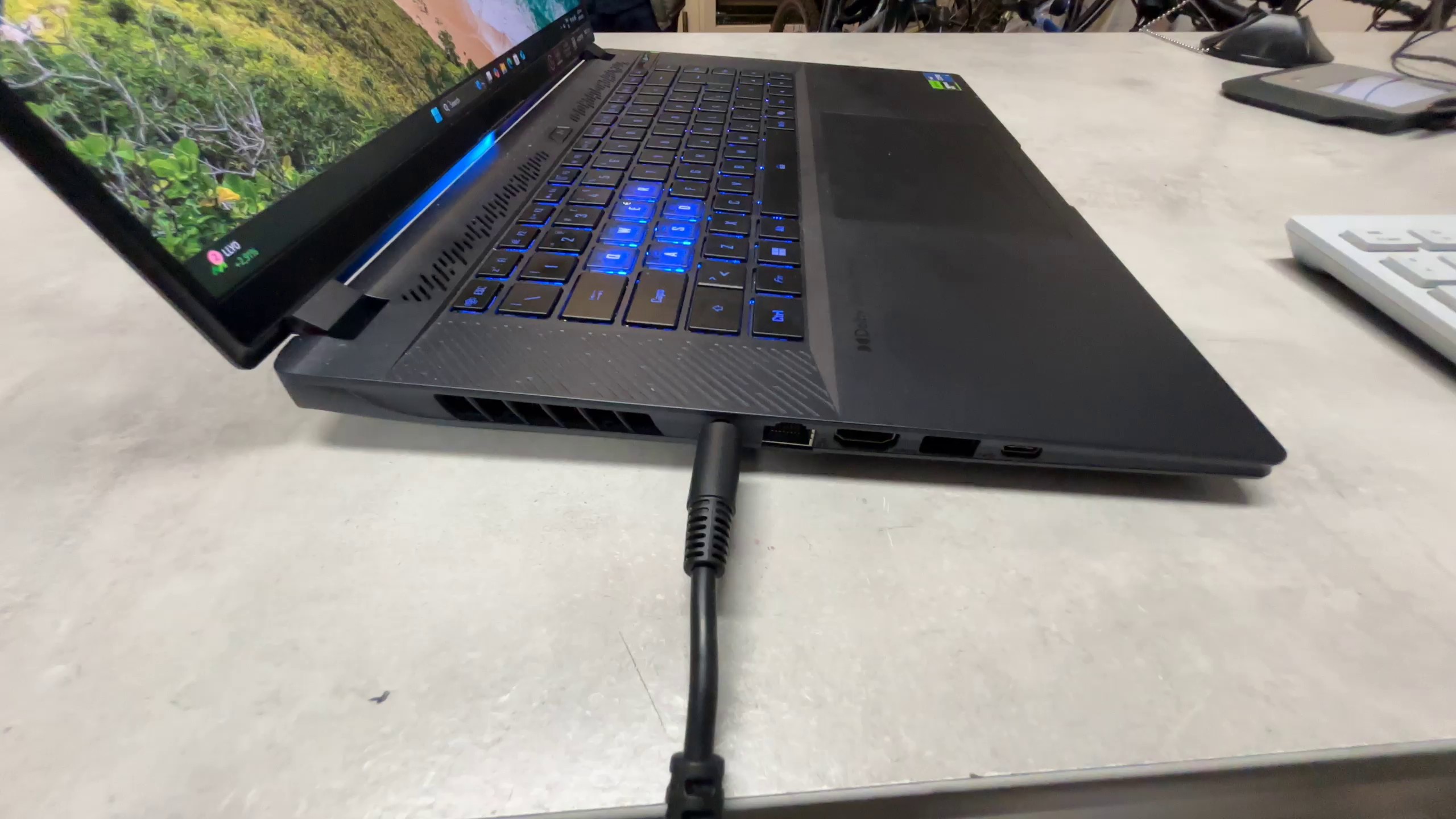 Aorus Be200ngw 13the Gen | Core 17-13650HX | 32GB RAM | 1TB SSD | RTX 4070 | Zustand: Sehr Gut – Bild 3