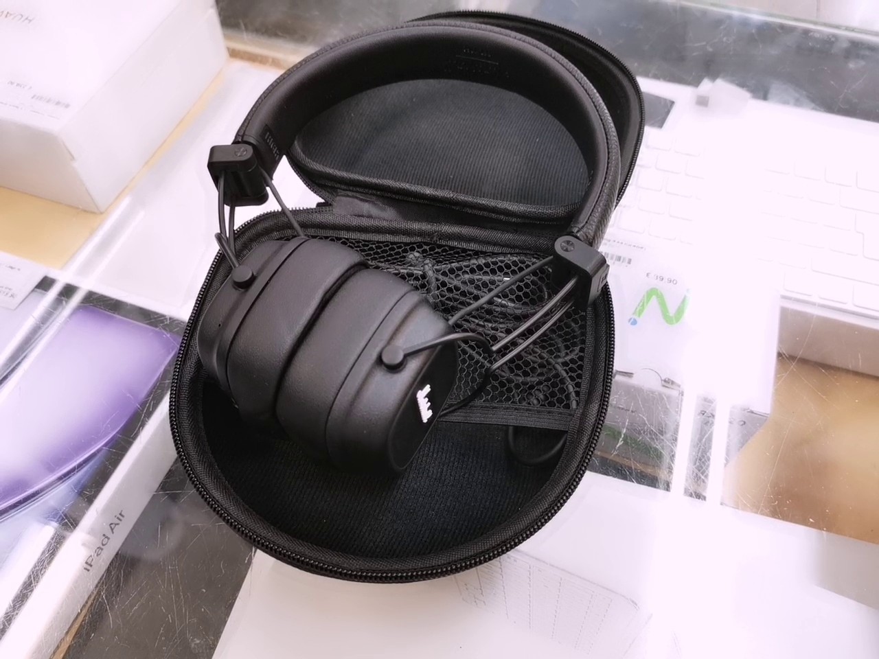 Marshall Major IV schwarz | Schwarze Tasche | Zustand: Gut – Bild 3